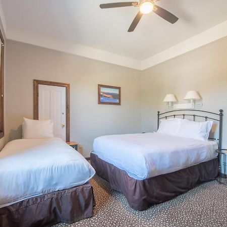 Elk Mountain Lodge 마운트크레스티드부트 외부 사진