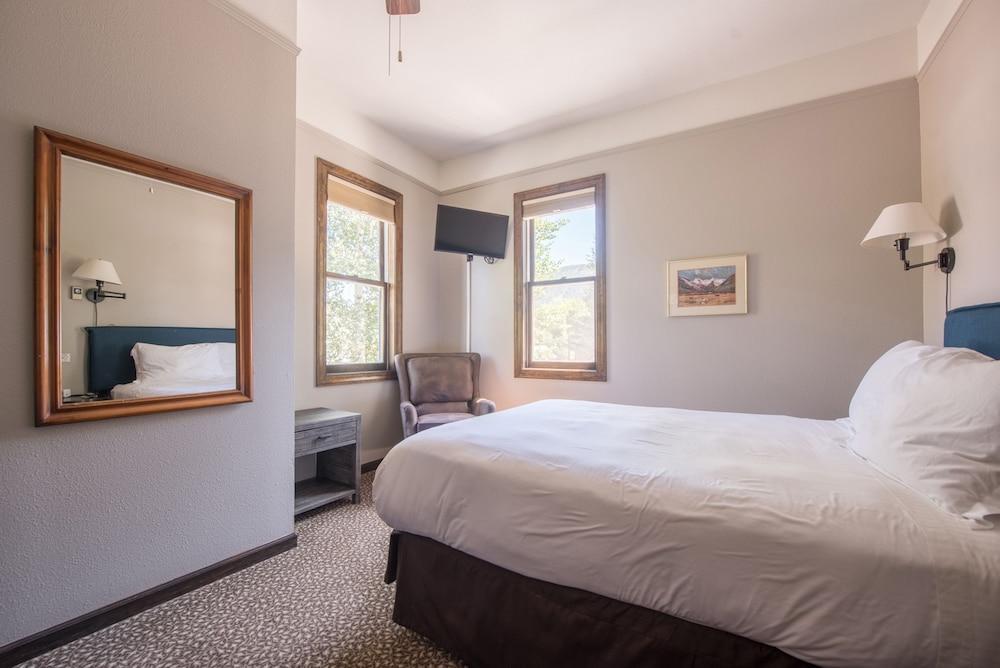 Elk Mountain Lodge 마운트크레스티드부트 외부 사진