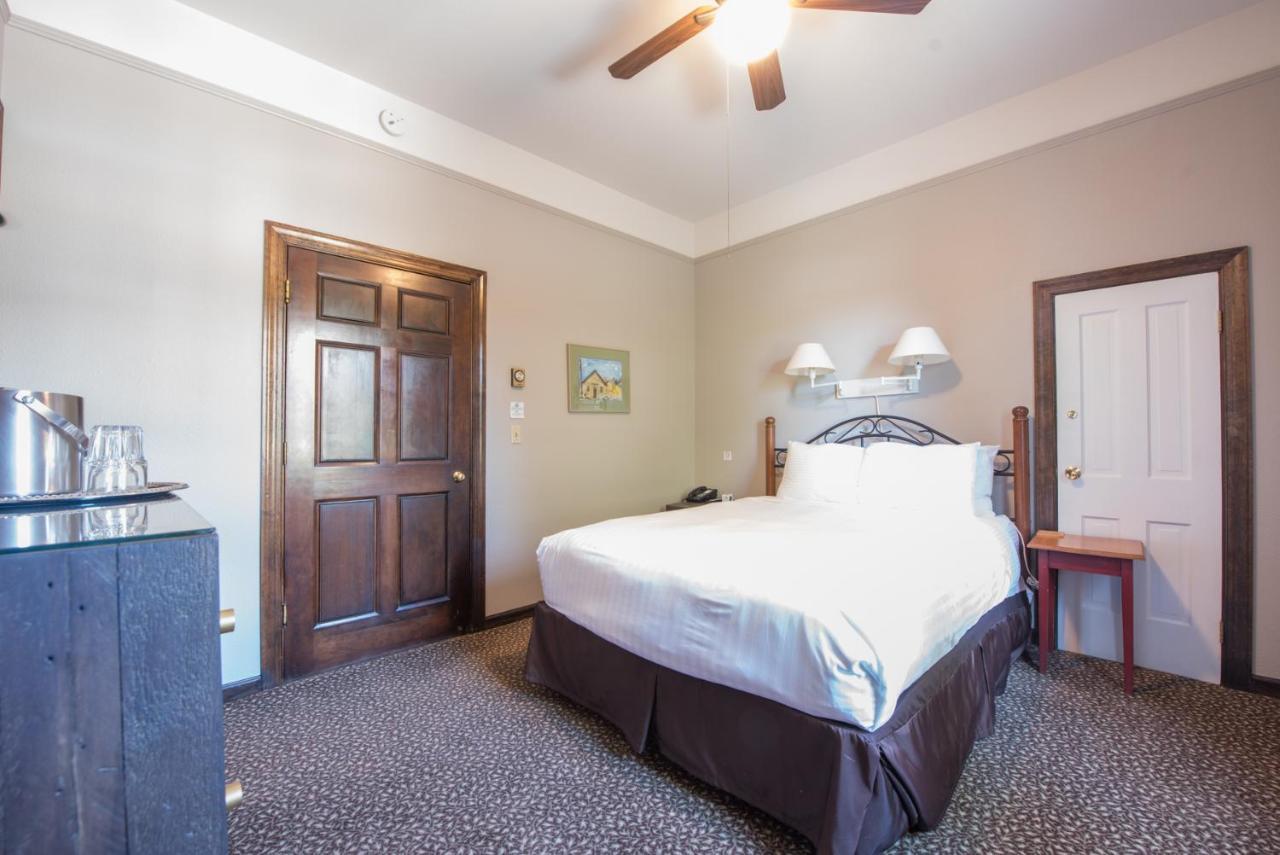 Elk Mountain Lodge 마운트크레스티드부트 외부 사진